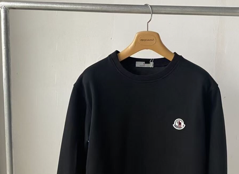 Pull Moncler Noir – Logo Poitrine